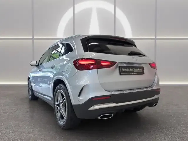Mercedes-Benz GLA 220