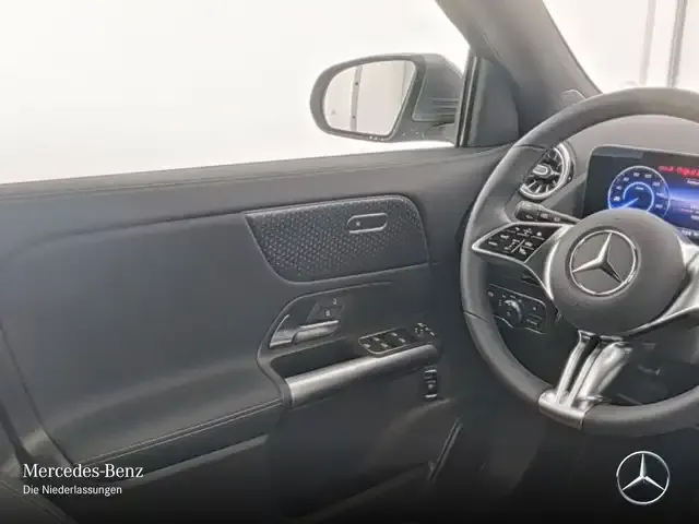 Mercedes-Benz EQA 300