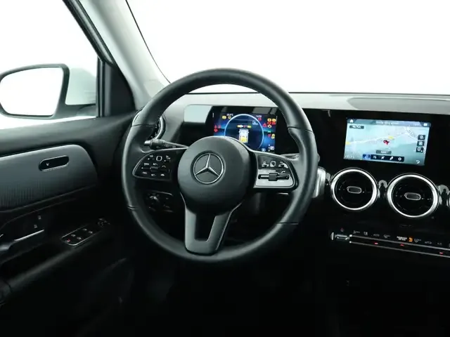 Mercedes-Benz GLB 220