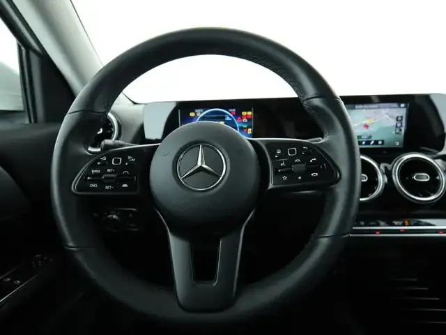 Mercedes-Benz GLB 220