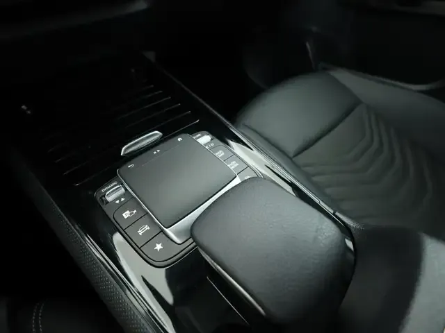 Mercedes-Benz GLB 220