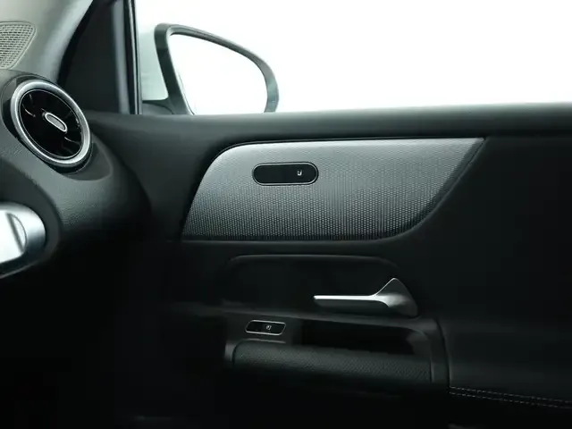Mercedes-Benz GLB 220