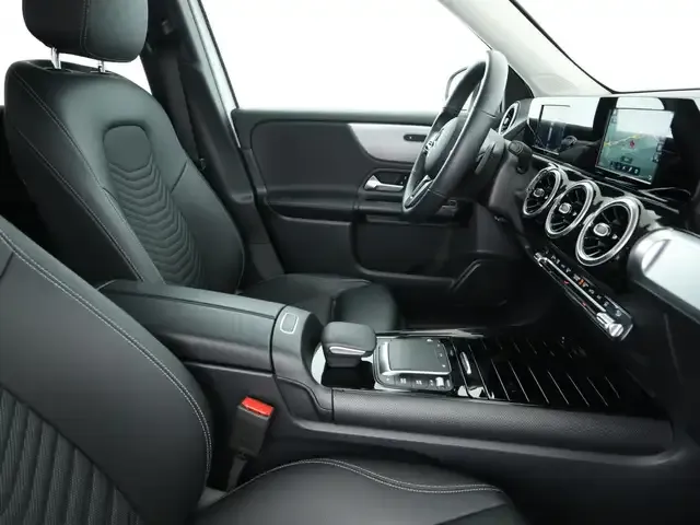 Mercedes-Benz GLB 220