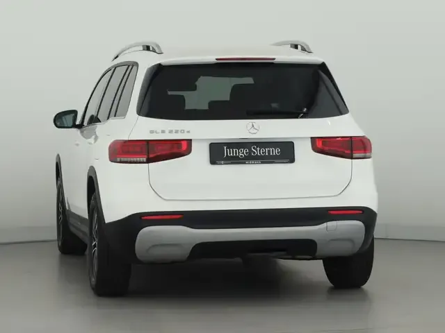 Mercedes-Benz GLB 220