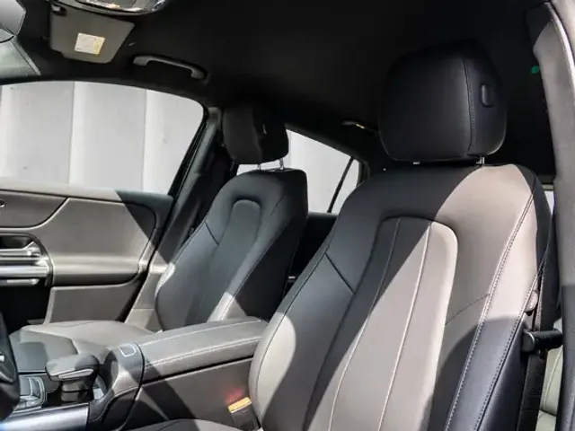 Mercedes-Benz EQA 300