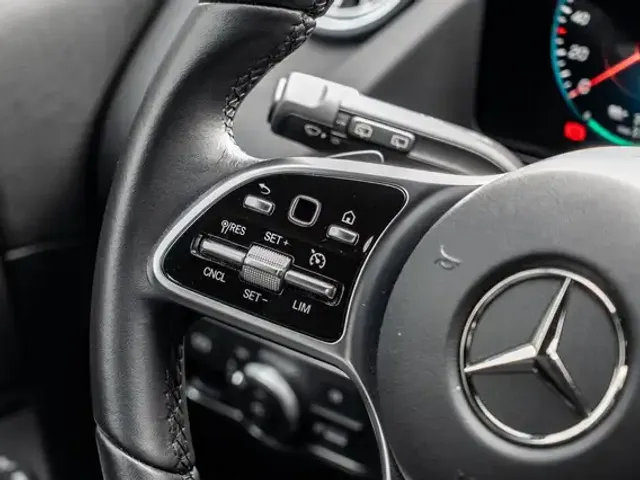 Mercedes-Benz EQA 300