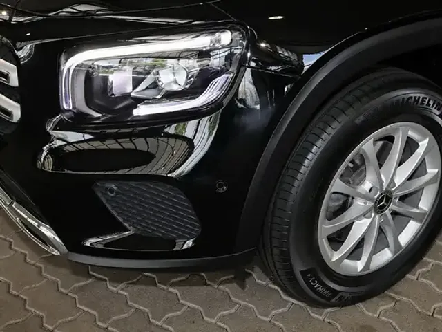 Mercedes-Benz GLB 180