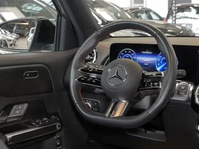 Mercedes-Benz EQB 300