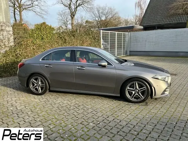Mercedes-Benz A 220
