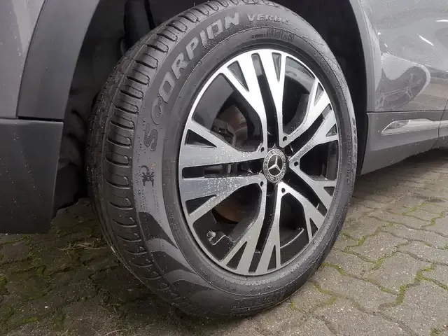 Mercedes-Benz GLA 180