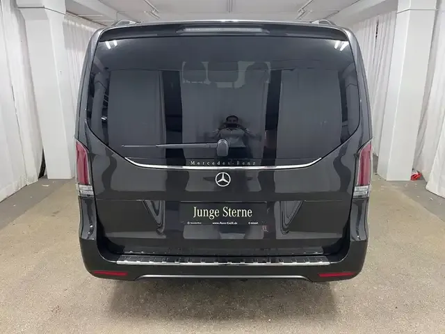Mercedes-Benz V 220