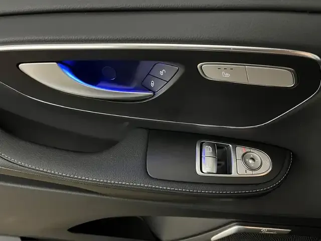 Mercedes-Benz V 220