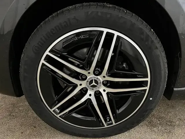 Mercedes-Benz V 220
