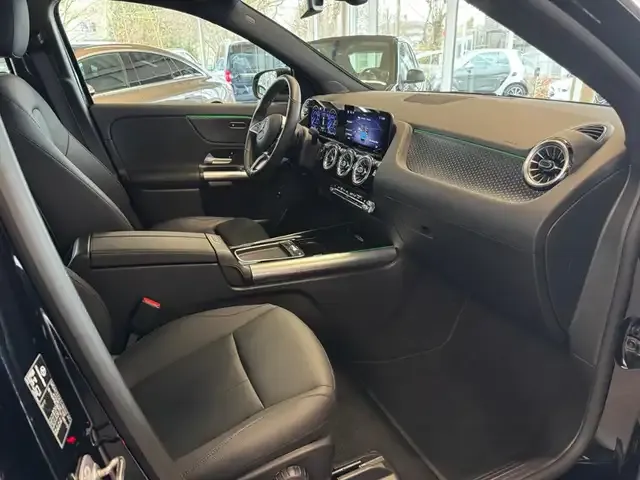 Mercedes-Benz EQA 300