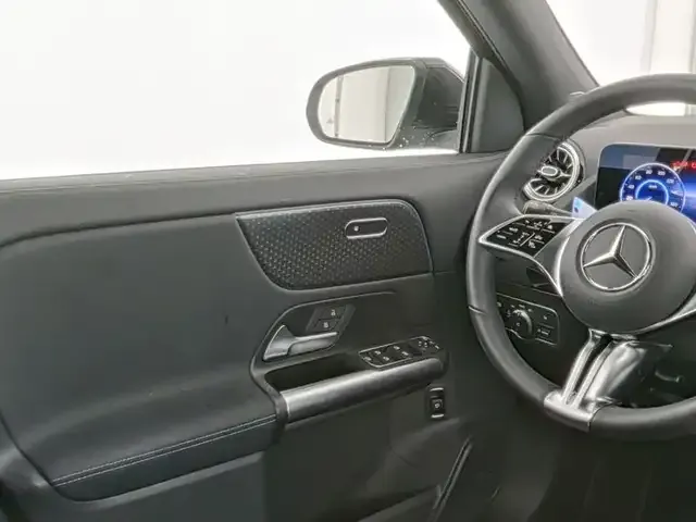 Mercedes-Benz EQA 300