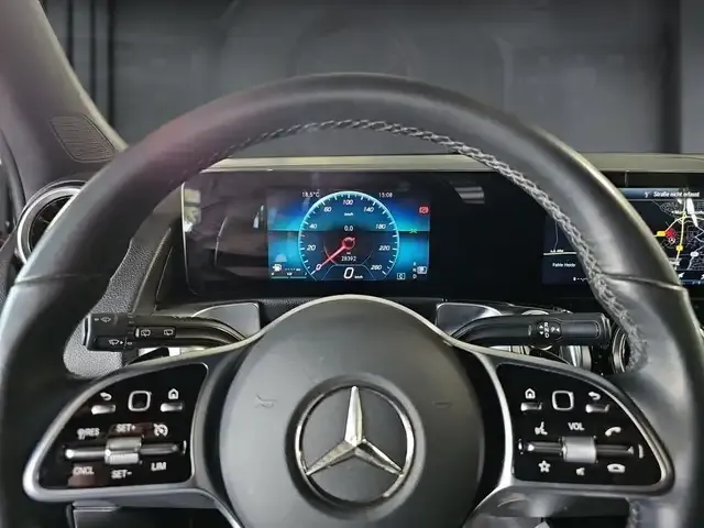 Mercedes-Benz GLB 200