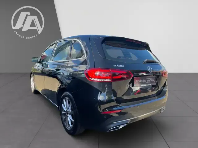 Mercedes-Benz B 180