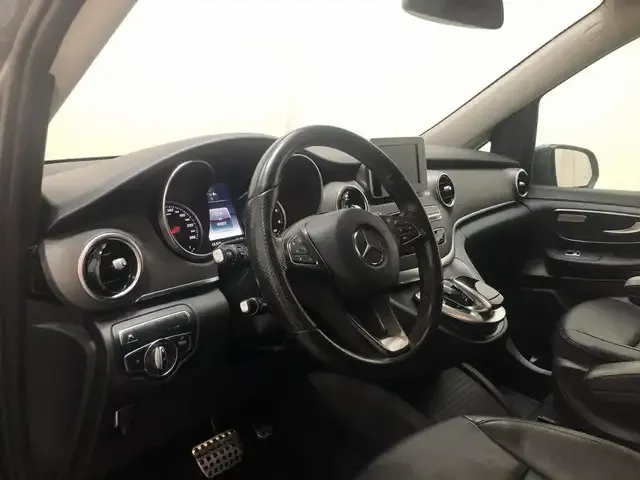 Mercedes-Benz V 220