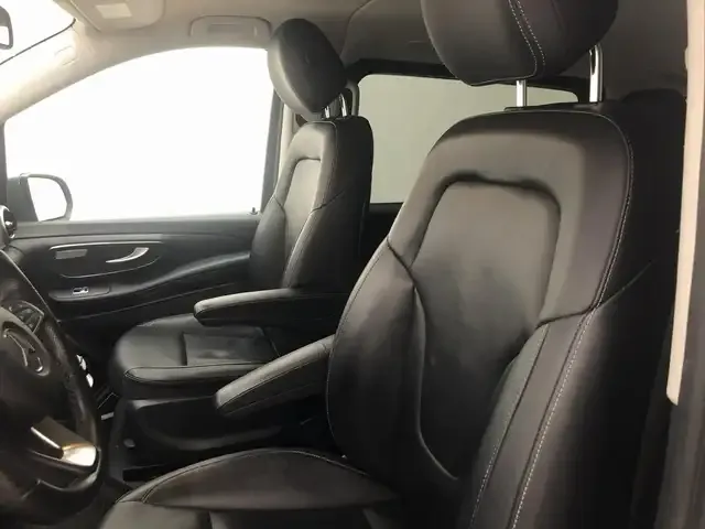 Mercedes-Benz V 220