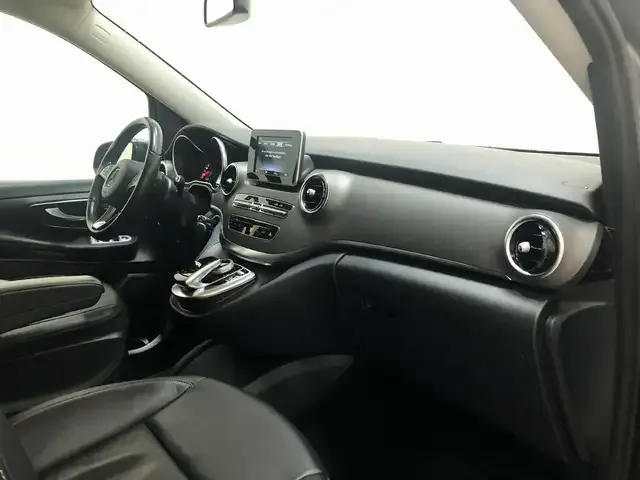 Mercedes-Benz V 220
