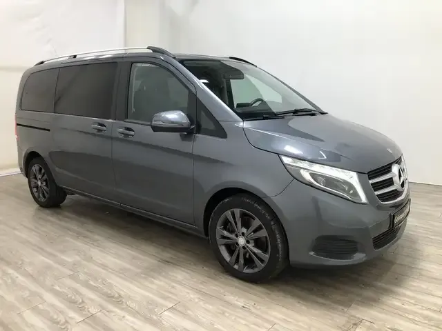 Mercedes-Benz V 220