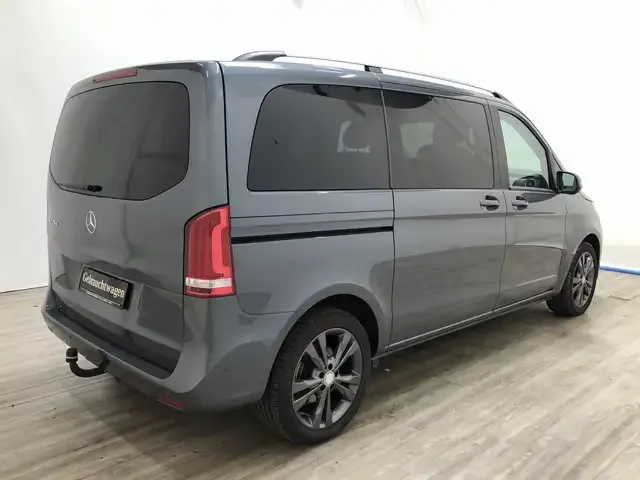 Mercedes-Benz V 220