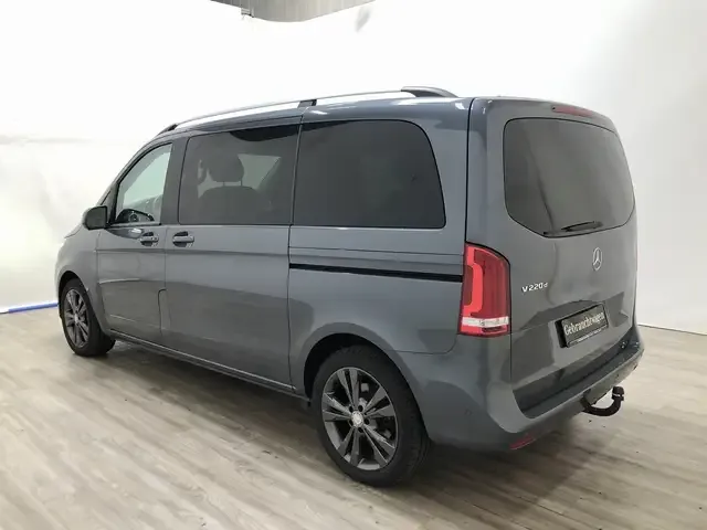 Mercedes-Benz V 220