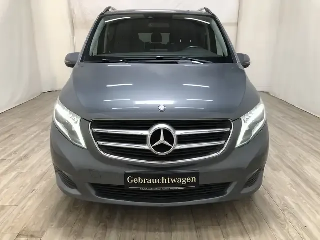 Mercedes-Benz V 220