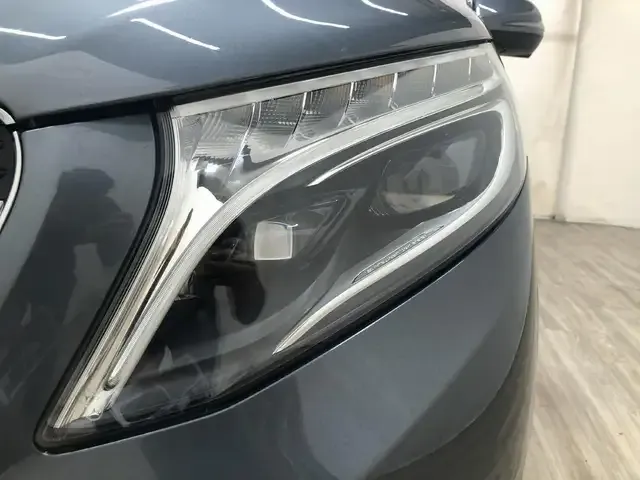 Mercedes-Benz V 220