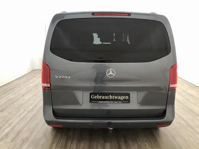 Mercedes-Benz V 220