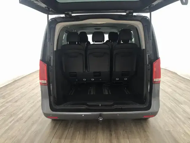 Mercedes-Benz V 220