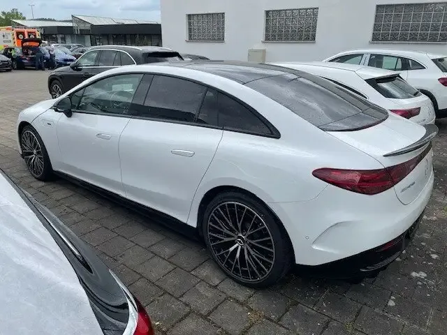 Mercedes-Benz EQE 43