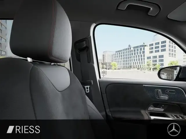 Mercedes-Benz EQB 300