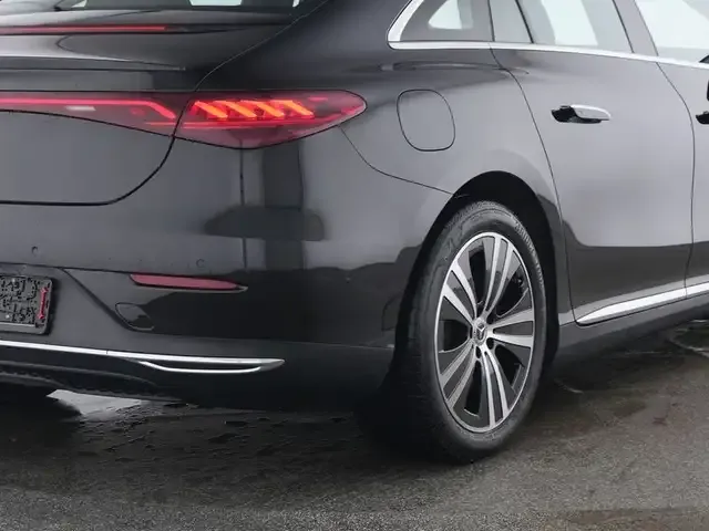 Mercedes-Benz EQE 300