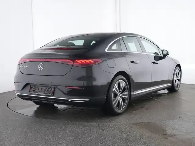 Mercedes-Benz EQE 300
