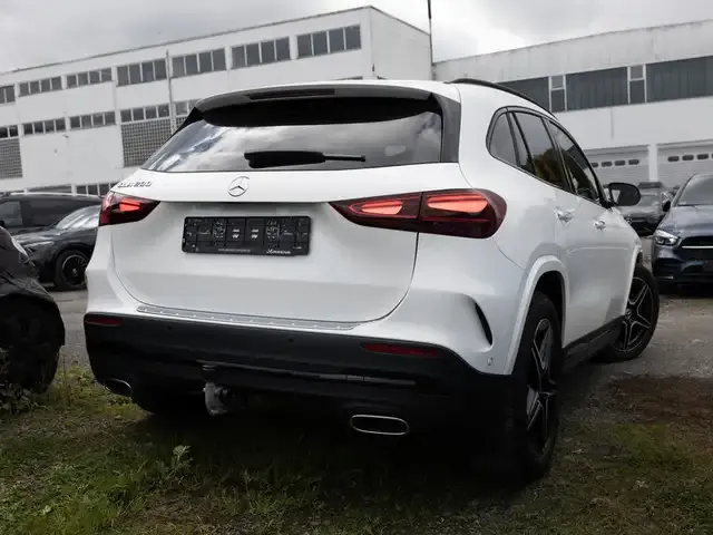 Mercedes-Benz GLA 200