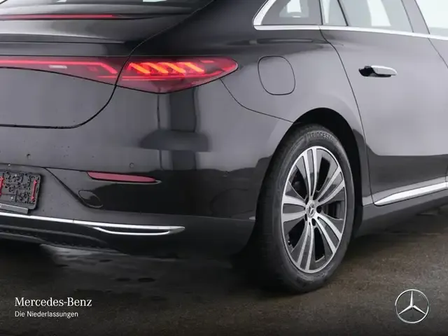Mercedes-Benz EQE 300