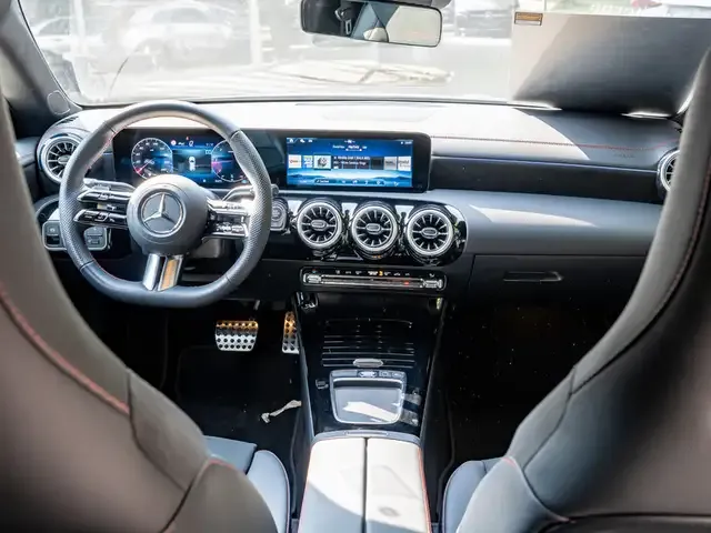 Mercedes-Benz CLA 200