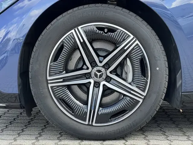 Mercedes-Benz EQE 300
