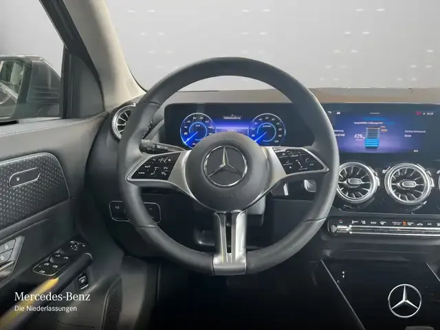 Mercedes-Benz EQA 300
