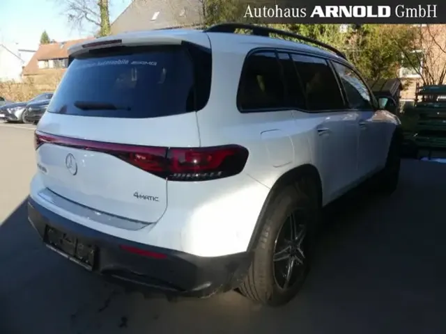 Mercedes-Benz EQB 300