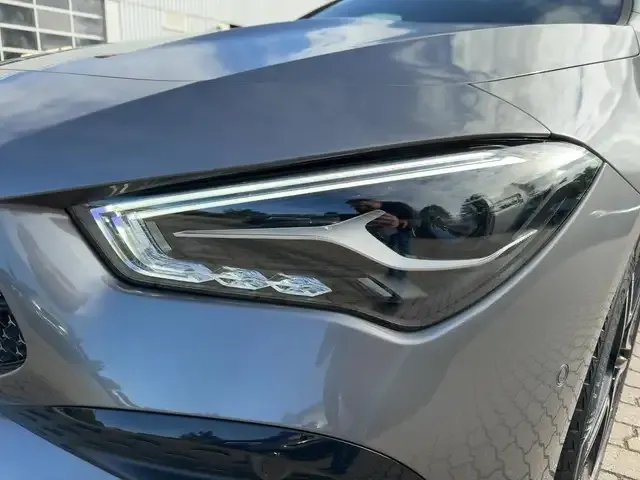 Mercedes-Benz CLA 200