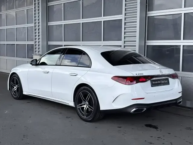Mercedes-Benz E 200