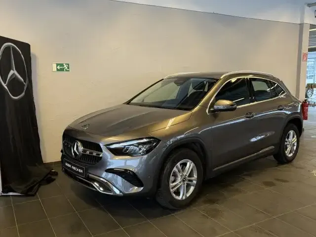 Mercedes-Benz GLA 200