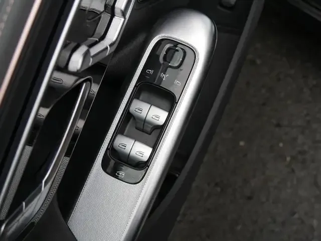 Mercedes-Benz EQE 350