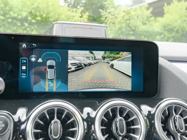 Mercedes-Benz GLA 220