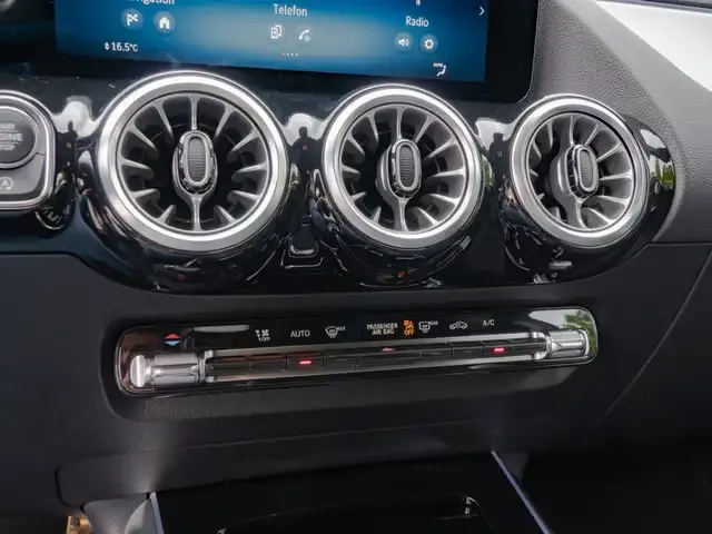 Mercedes-Benz GLA 220