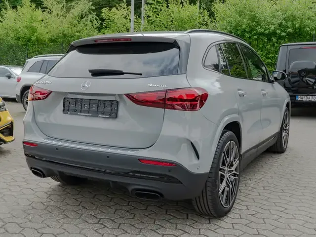 Mercedes-Benz GLA 220