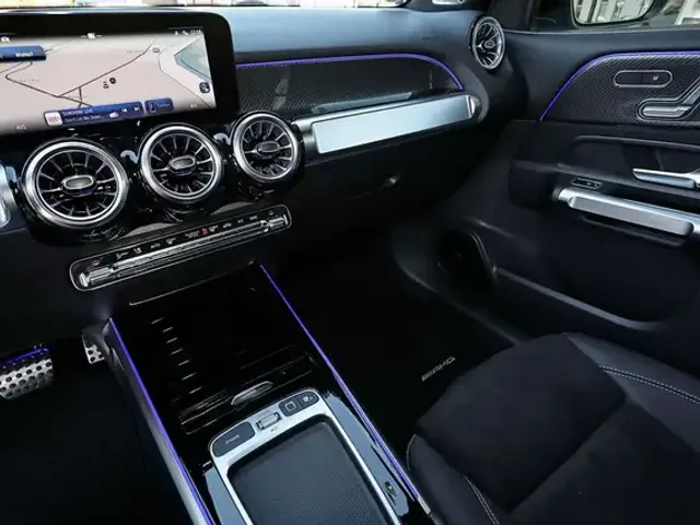 Mercedes-Benz GLB 220