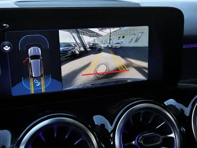 Mercedes-Benz GLB 220